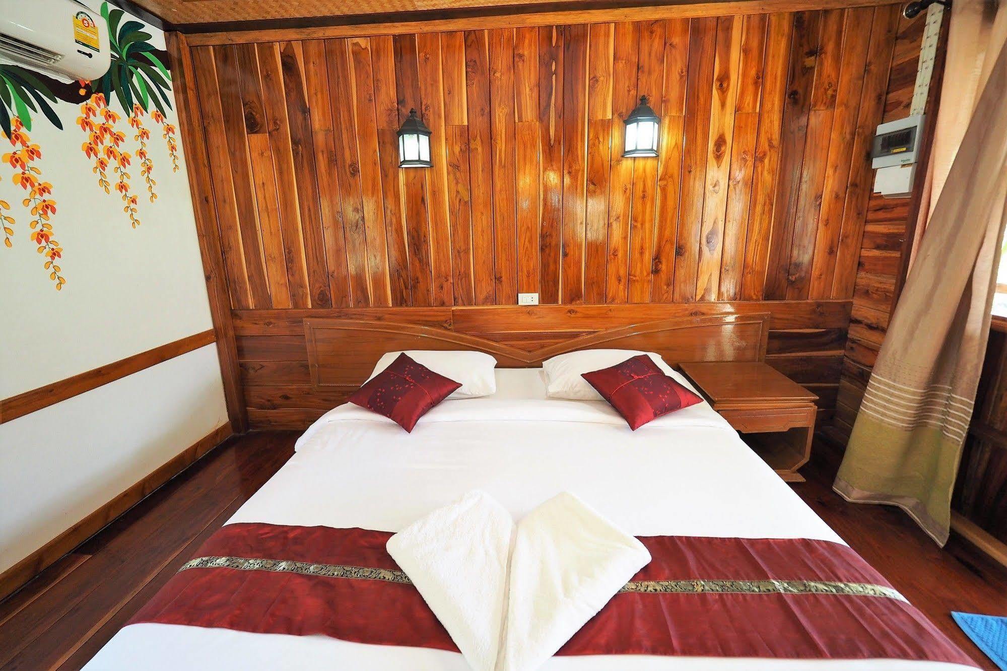 Khaothone River View Resort Sai Yok Exterior photo